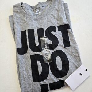 Men's Nike Grey Short-Sleeve Tee